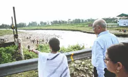 CM appeals for peace & restraint, slams ‘photo ops’ in flood zones CM appeals for peace & restraint, slams ‘photo ops’ in flood zones