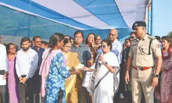 Mamata hands Rs 5L ex-gratia to kin of flood victims, calls North Bengal deluge ‘man-made’