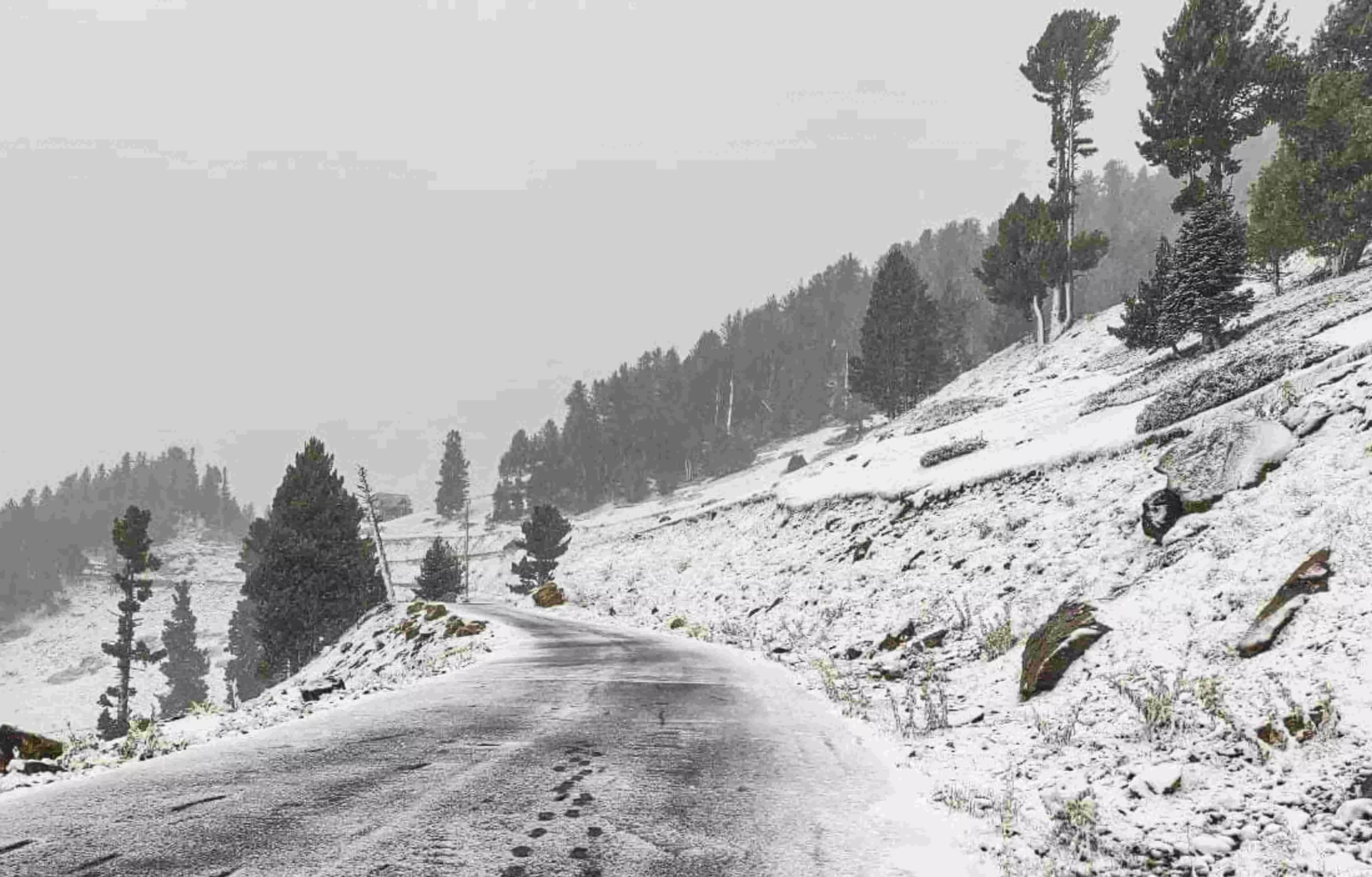 Fresh snowfall in higher reaches, rainfall in plains bring sharp dip in Kashmir temperature