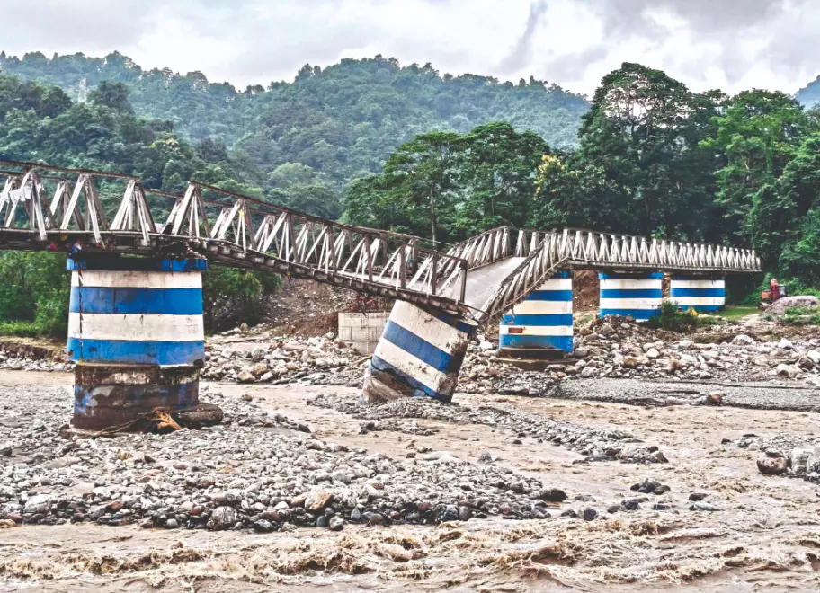 Leaders rush to devastating landslides’ epicentre Mirik