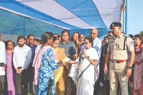 Mamata hands Rs 5L ex-gratia to kin of flood victims, calls North Bengal deluge ‘man-made’