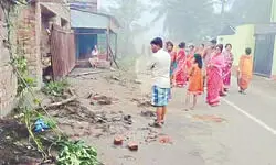 Cong Panchayat Samiti Karmadhakshya killed after being hit by party worker’s car in Malda Cong Panchayat Samiti Karmadhakshya killed after being hit by party worker’s car in Malda