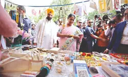 CM Gupta inaugurates ‘Swadeshi Utsav 2025’