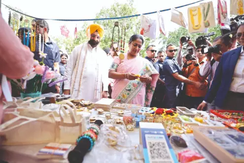CM Gupta inaugurates ‘Swadeshi Utsav 2025’ CM Gupta inaugurates ‘Swadeshi Utsav 2025’
