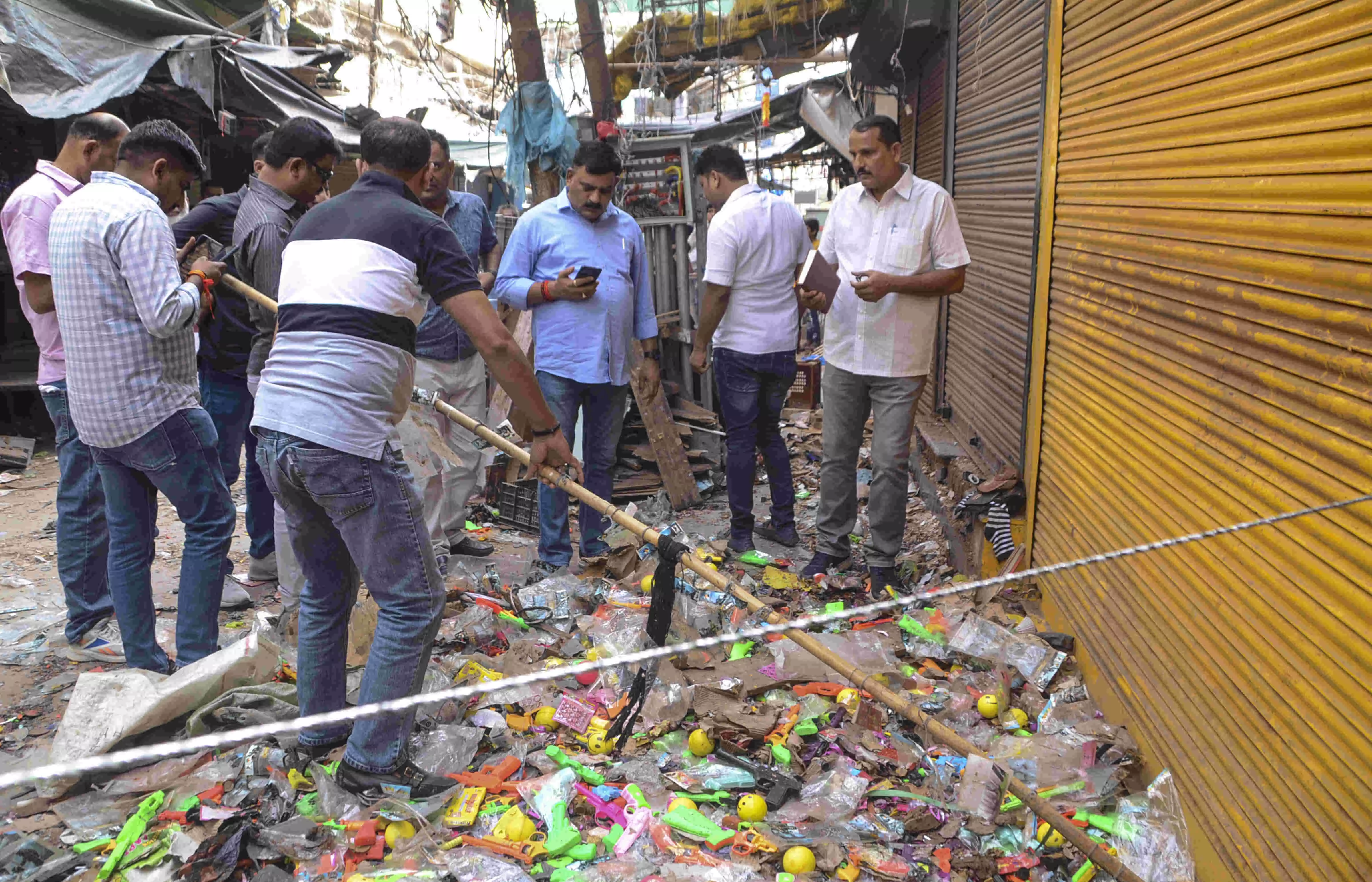 Explosion in Kanpur market: Police seize illegal firecrackers, arrest six Explosion in Kanpur market: Police seize illegal firecrackers, arrest six