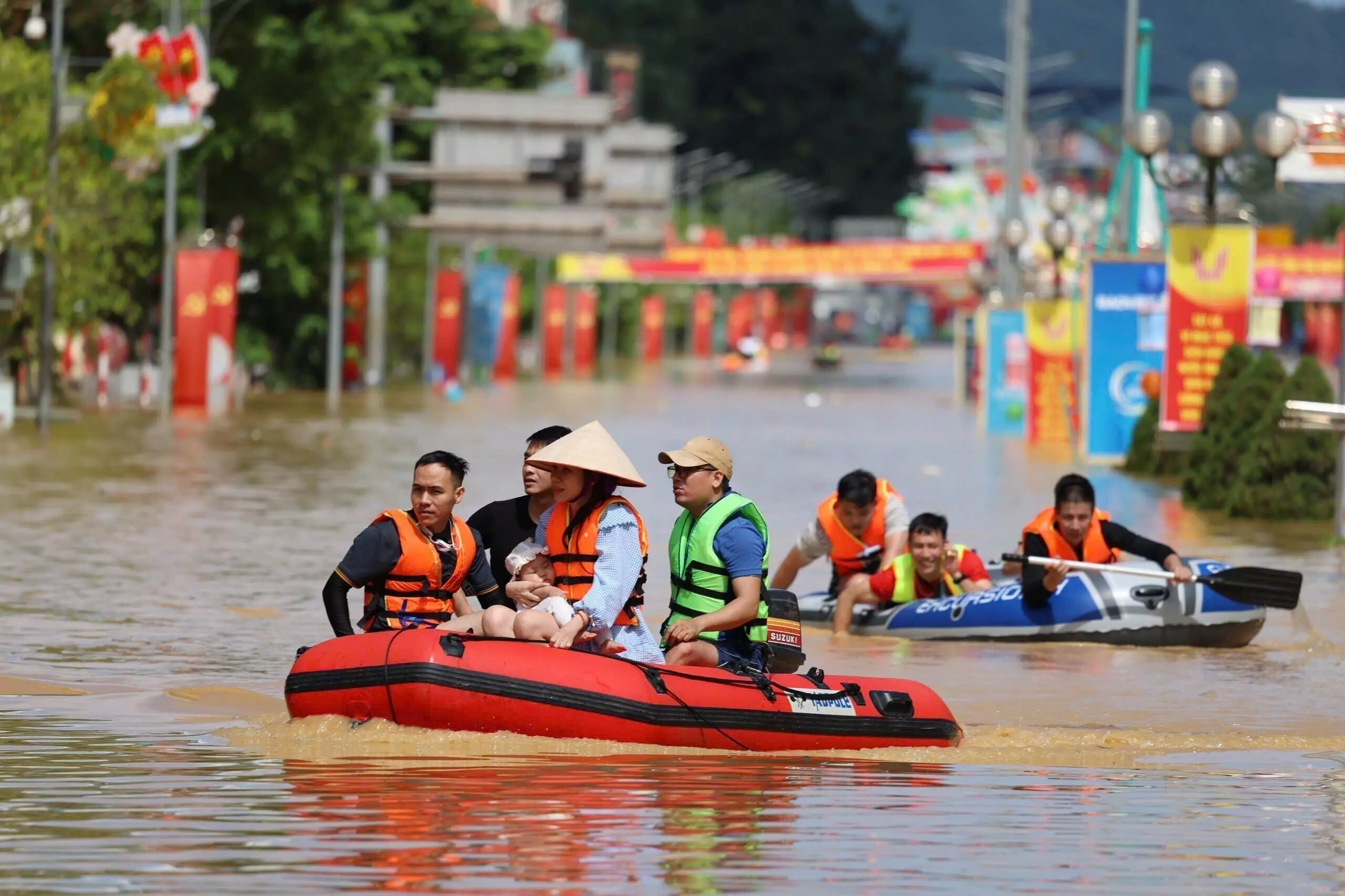 Typhoon Matmo leaves 15 dead in Vietnam