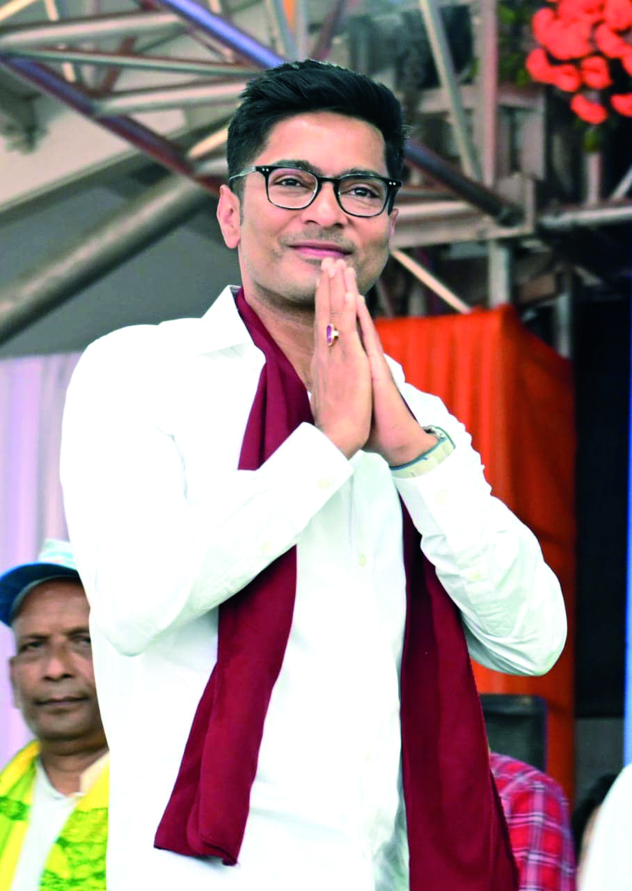 Trinamool youth wing aids flood-hit children in North Bengal