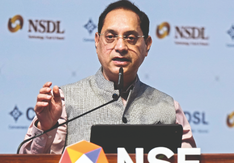 Sebi chief urges mutual fund trustees to strengthen early warning systems, oversight Sebi chief urges mutual fund trustees to strengthen early warning systems, oversight