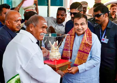 Gadkari vows quality, corruption-free execution of projects