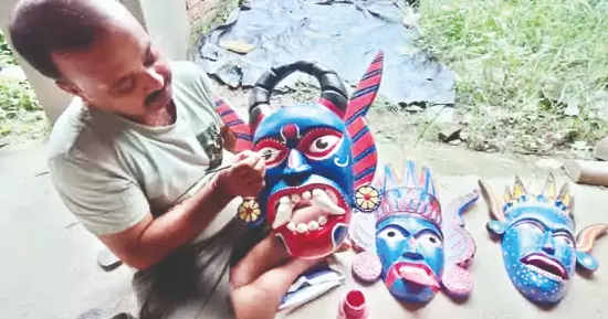 ‘Chamunda’ dance & ‘Mahishbathan’ masks revive ancient Kali Puja traditions ‘Chamunda’ dance & ‘Mahishbathan’ masks revive ancient Kali Puja traditions