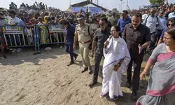 Mamata visits landslide-hit Mirik, says govt ensuring round-the-clock relief ops
