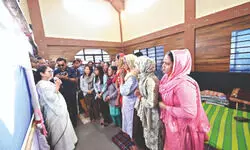 Mamata visits grieving family in Mirik, puts review meet on hold