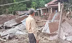 Jalpaiguri floods submerge about 13,000 hectares of farmland Jalpaiguri floods submerge about 13,000 hectares of farmland