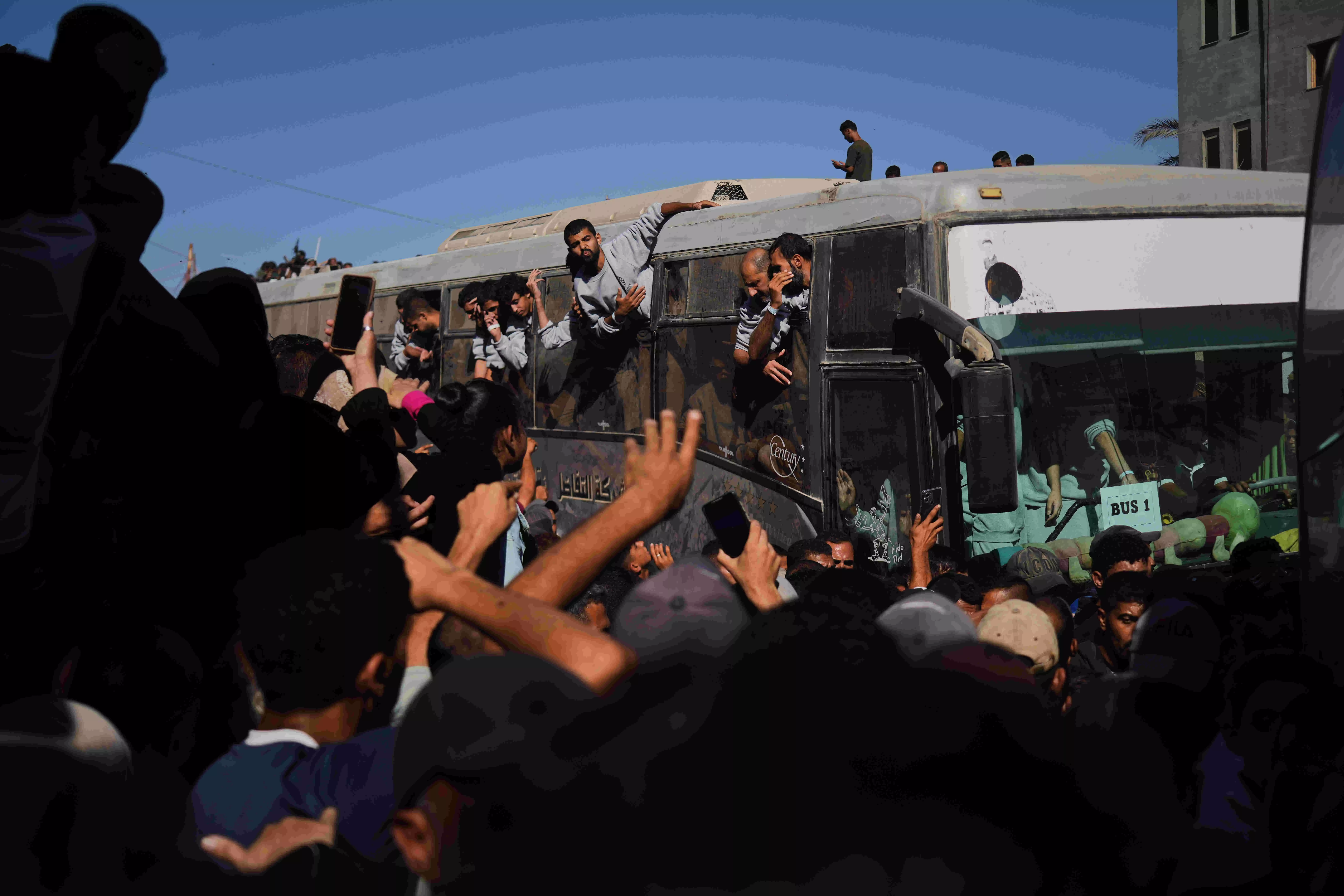 Palestinians celebrate as prisoners are released by Israel under Gaza ceasefire deal Palestinians celebrate as prisoners are released by Israel under Gaza ceasefire deal