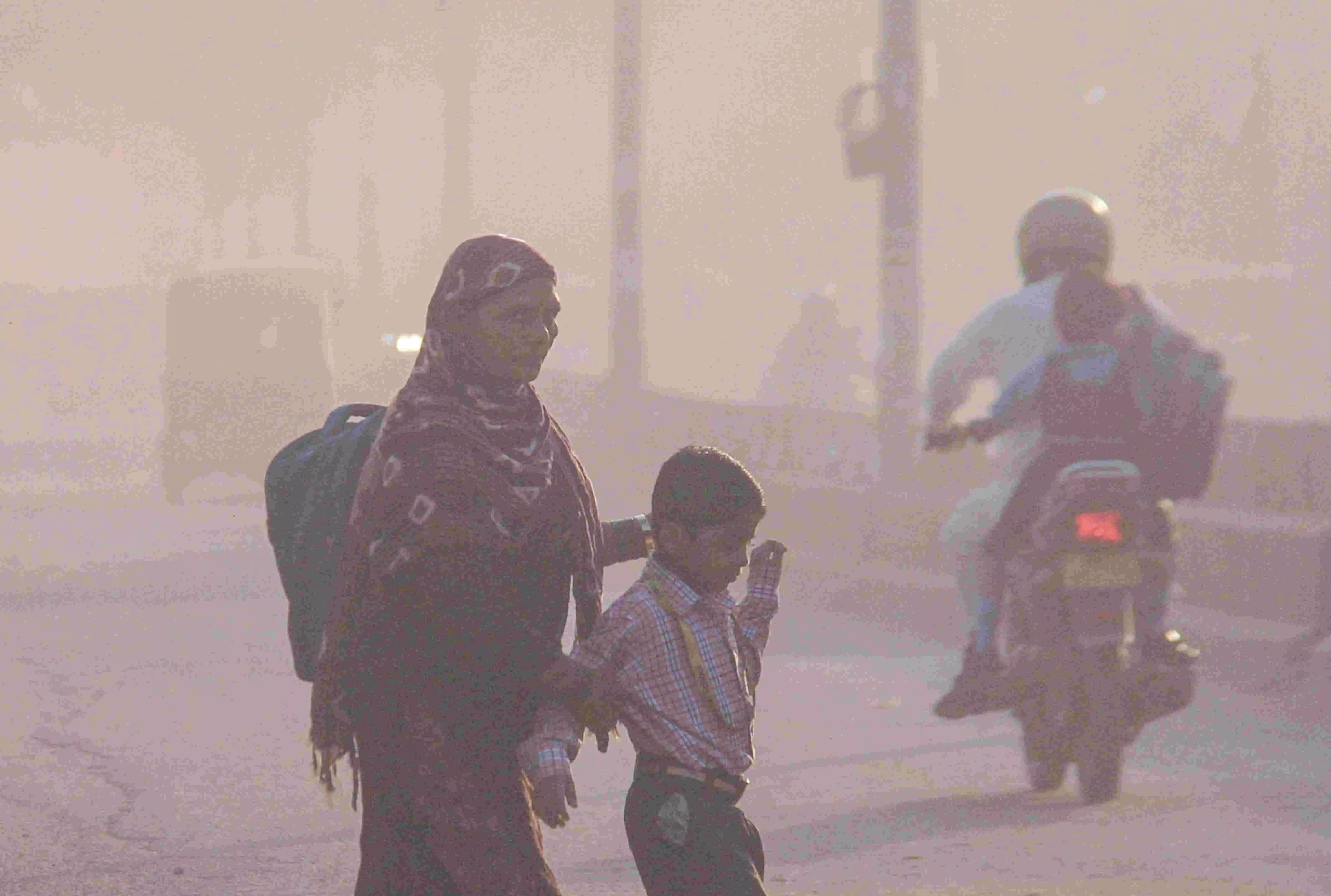 Air quality remains poor in Delhi, minimum temperatures dips slightly Air quality remains poor in Delhi, minimum temperatures dips slightly
