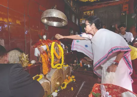 Mamata urges tourists to return to Darjeeling Mamata urges tourists to return to Darjeeling