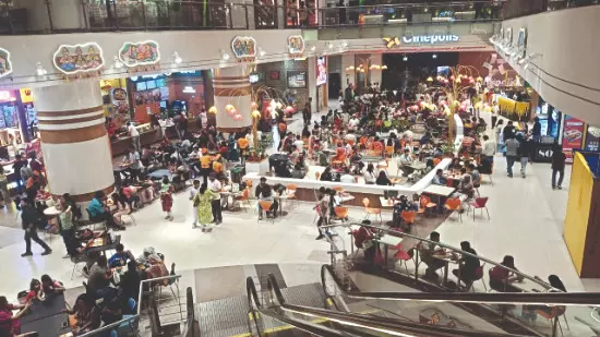 Shopping spree continues in malls ahead of Diwali festivities Shopping spree continues in malls ahead of Diwali festivities