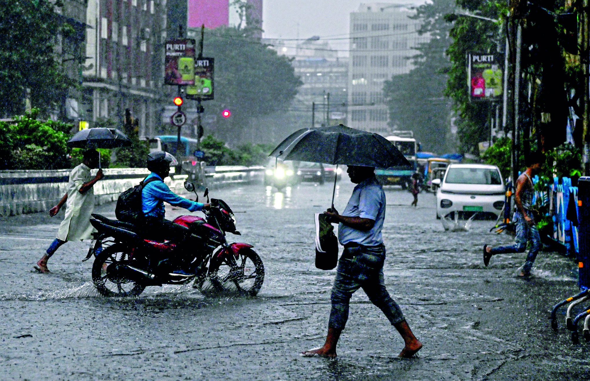 Southwest monsoon has withdrawn from Bengal; MeT predicts rain today, clear skies on Kali Puja & ‘Bhai Phonta’