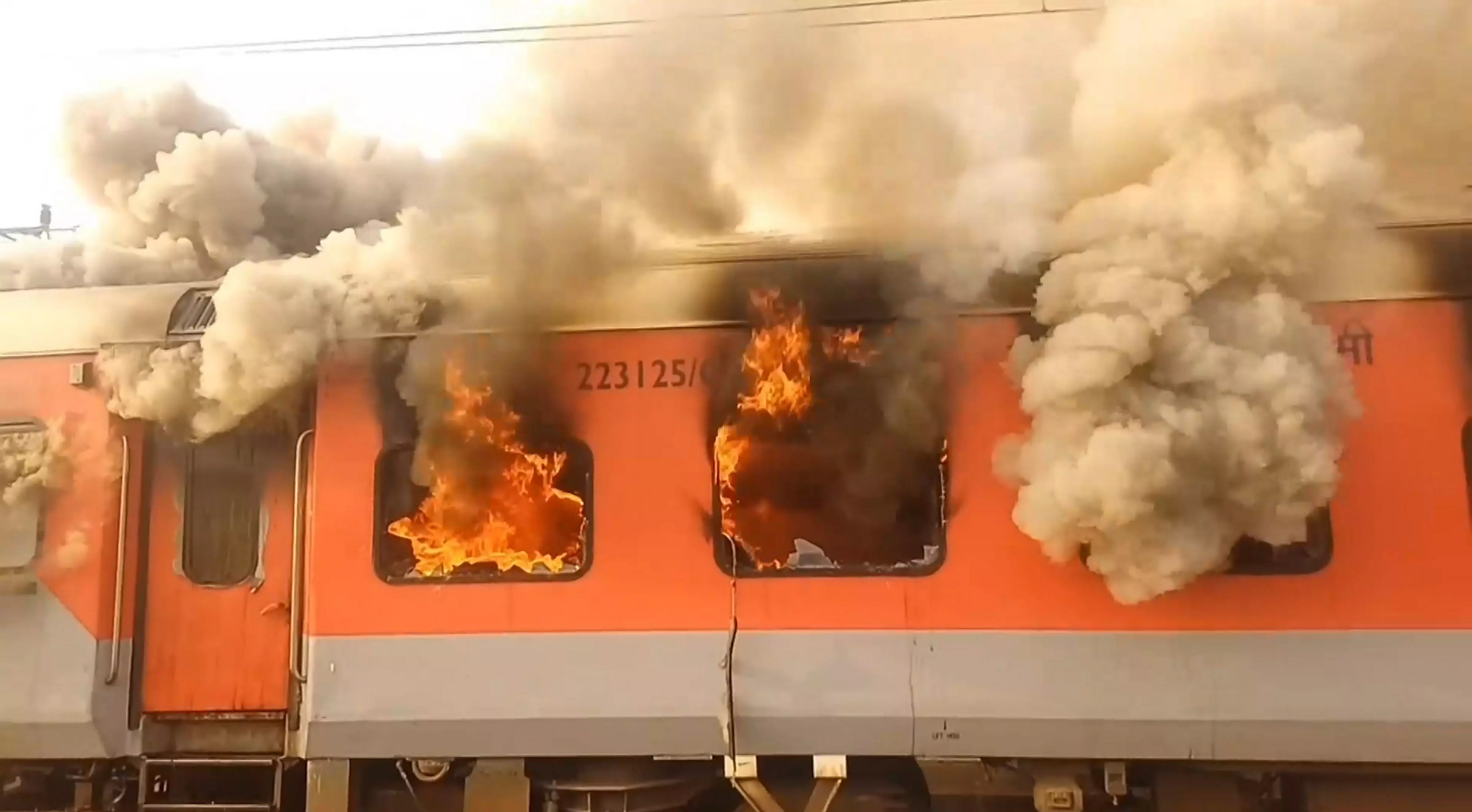 Fire breaks out in Amritsar-Saharsa Garib Rath Express in Punjab, one injured