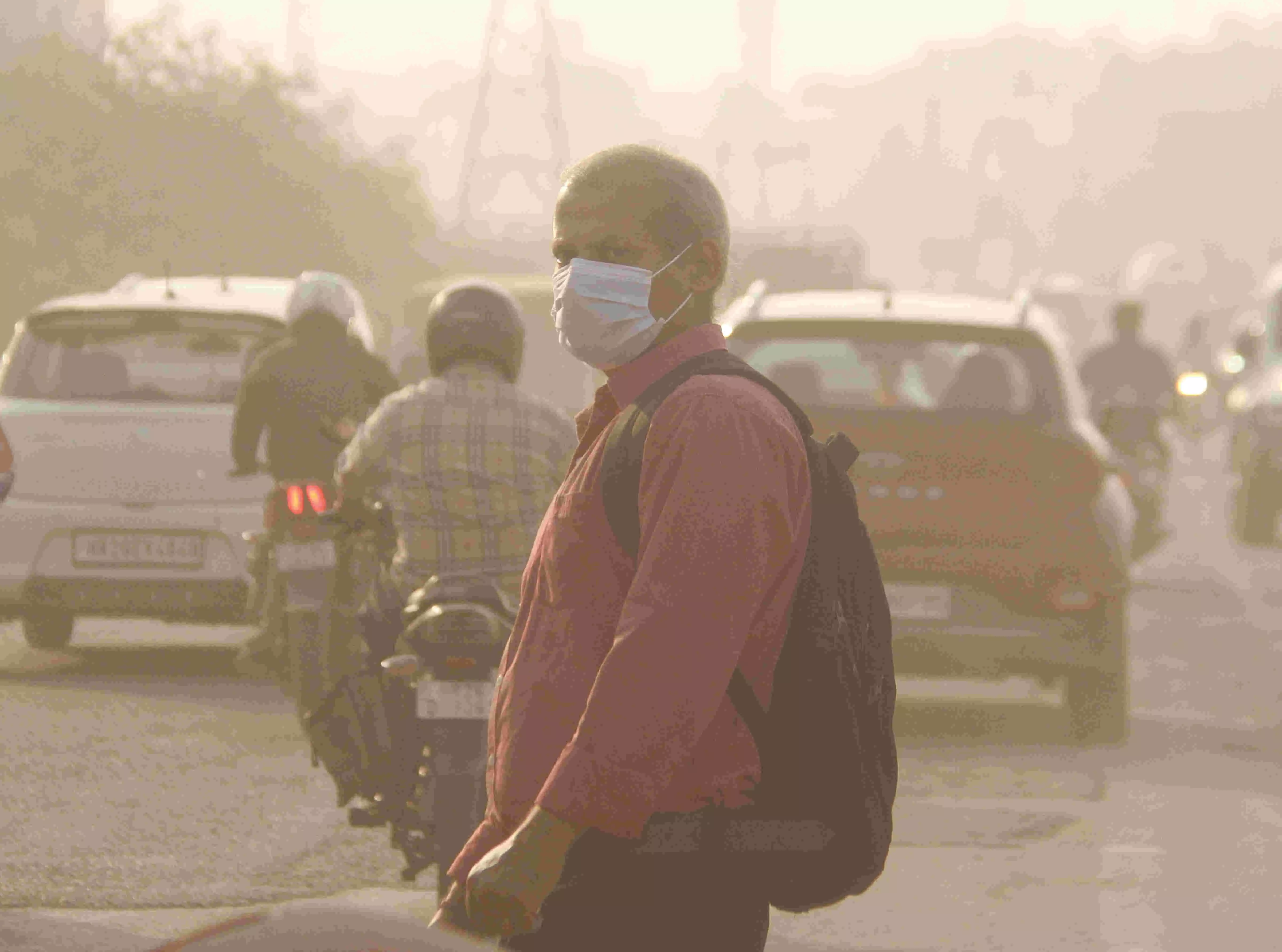 Delhi records minimum temperature of 19.6 deg C, AQI remains poor