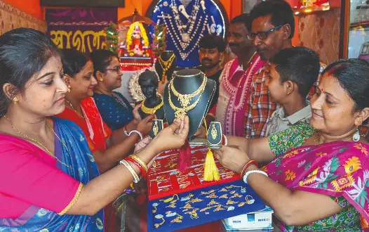 City shoppers splurge on gold, cars & gadgets this Dhanteras City shoppers splurge on gold, cars & gadgets this Dhanteras