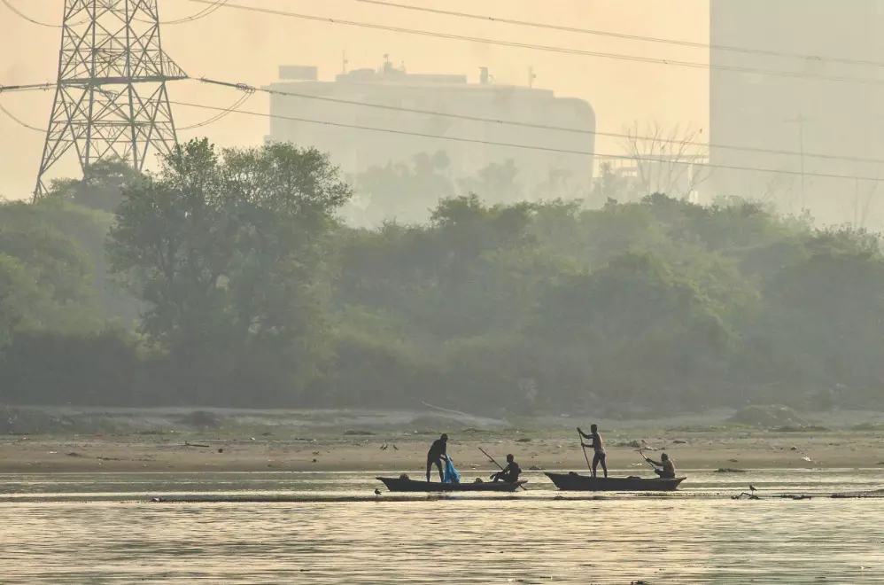 GRAP-2 curbs kick in as Delhi’s air turns ‘very poor’ ahead of Diwali GRAP-2 curbs kick in as Delhi’s air turns ‘very poor’ ahead of Diwali