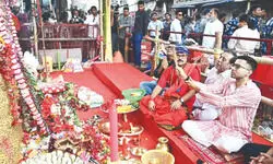 Abhishek participates in Kali Puja celebrations