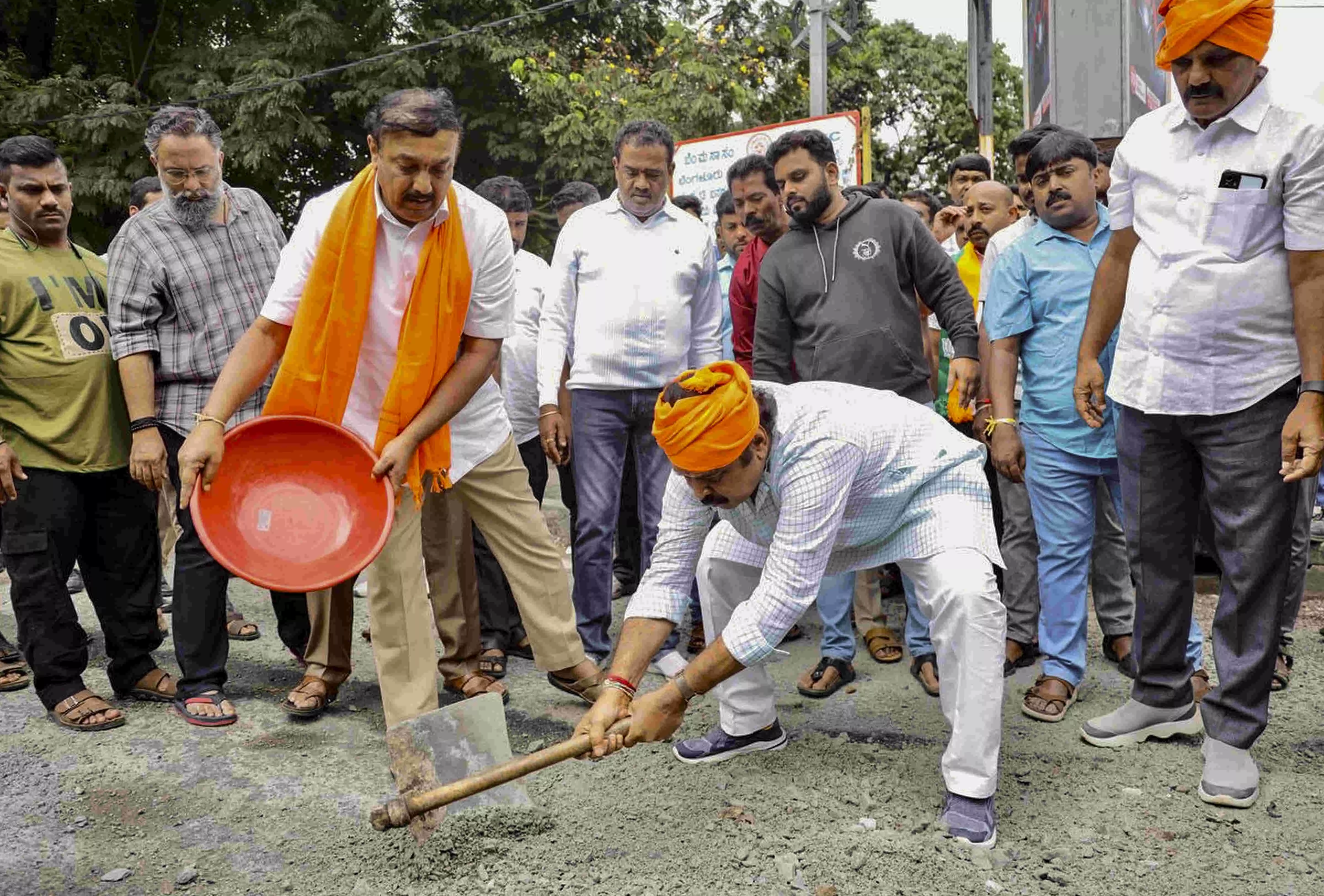 Civic woes: BJP levels tax chori allegations against Cong govt in Karnataka Civic woes: BJP levels tax chori allegations against Cong govt in Karnataka