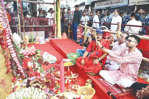 Abhishek participates in Kali Puja celebrations Abhishek participates in Kali Puja celebrations