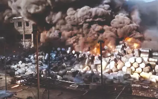Massive blaze engulfs chemical factory in Barrackpore
