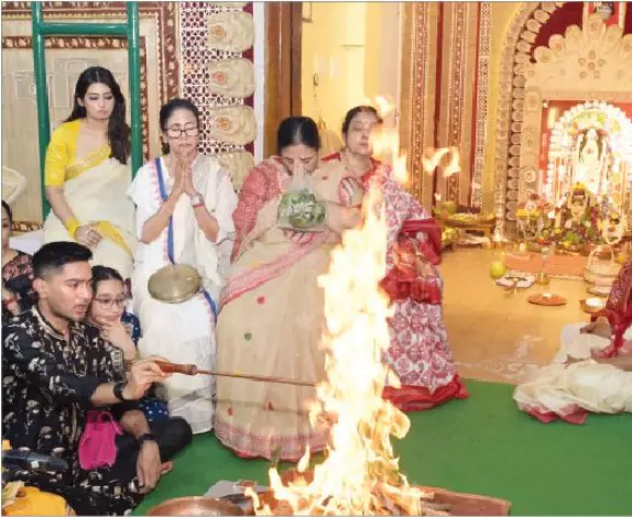 Mamata greets people on Diwali, Kali Puja, urges unity & harmony