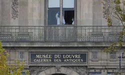 Louvre reopens 3 days after thieves took French crown jewels in daylight heist