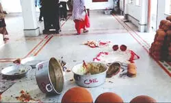 Chaos at temple over shortage of prasad Chaos at temple over shortage of prasad