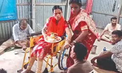 Wheelchair-bound woman travels about 62 km to bless her brothers Wheelchair-bound woman travels about 62 km to bless her brothers