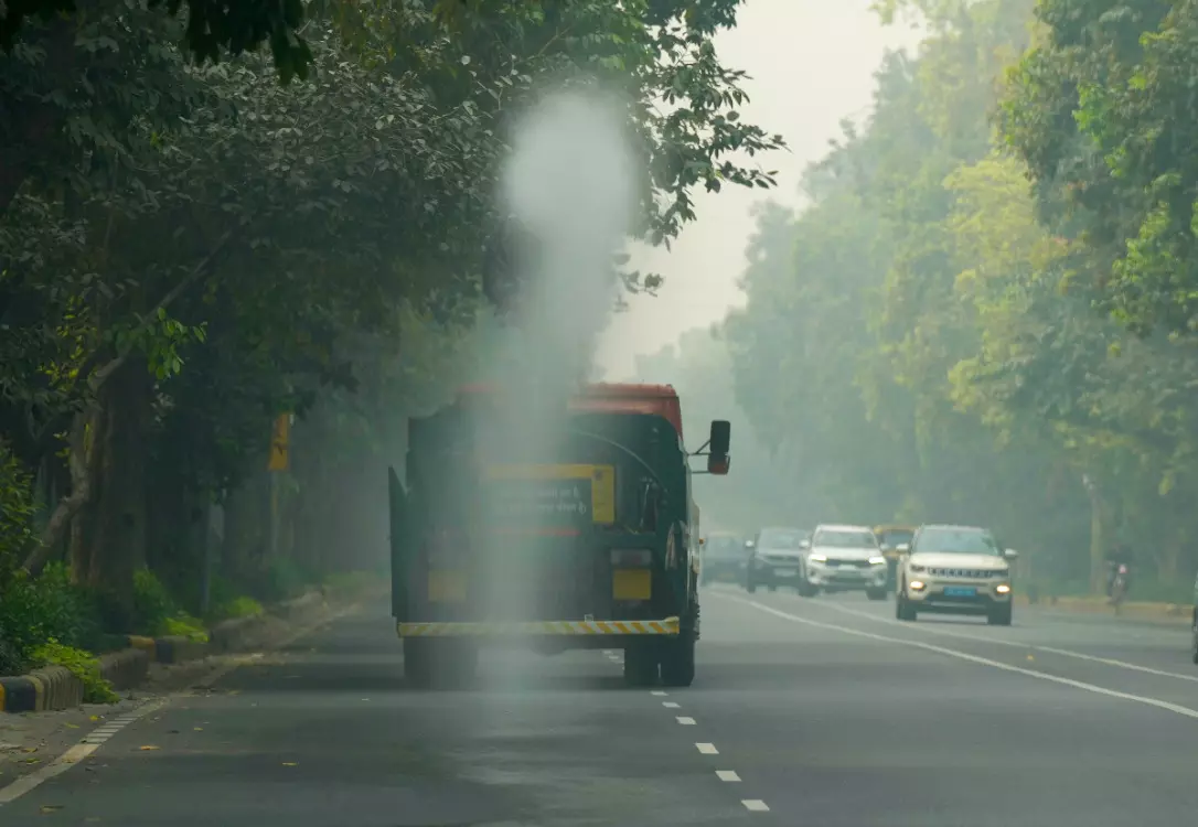 Delhi’s air quality improves slightly but remains ‘very poor’ for 4th day Delhi’s air quality improves slightly but remains ‘very poor’ for 4th day