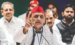 Akhilesh announces star campaigners, Azam Khan returns to centre stage Akhilesh announces star campaigners, Azam Khan returns to centre stage
