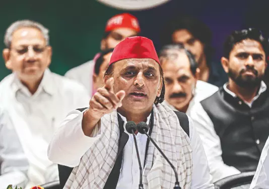 Akhilesh announces star campaigners, Azam Khan returns to centre stage Akhilesh announces star campaigners, Azam Khan returns to centre stage