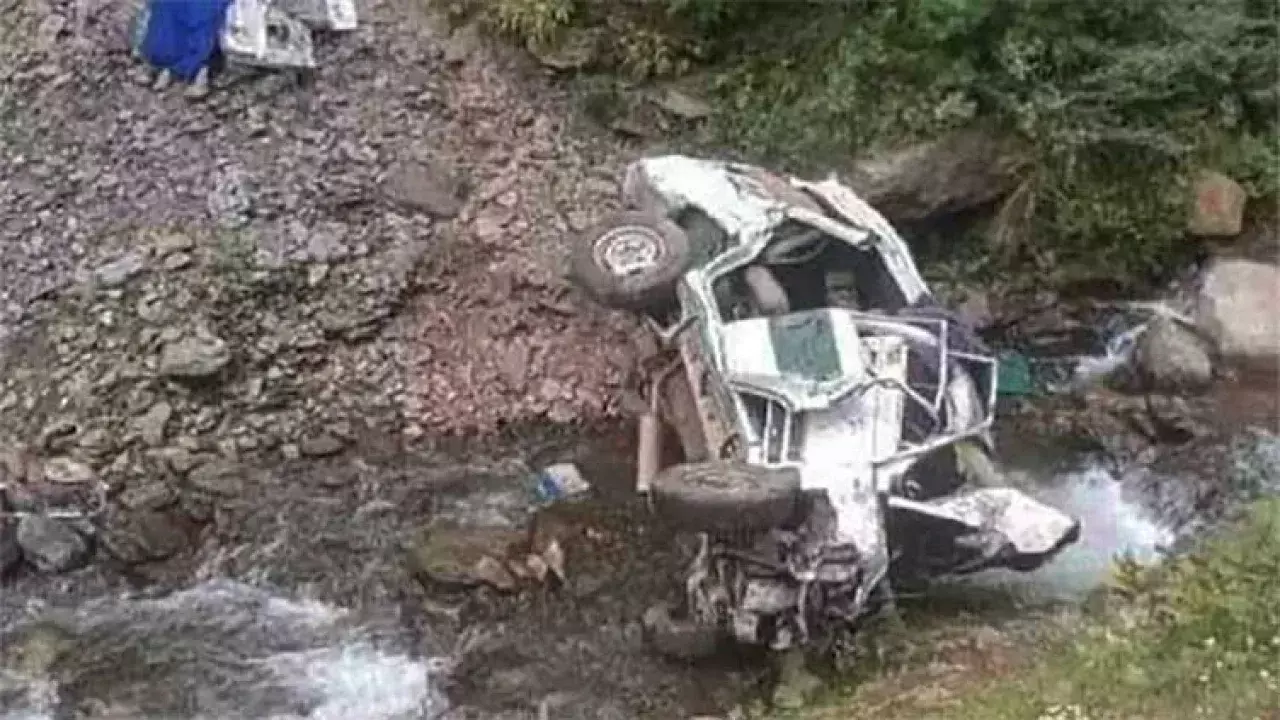 8 killed, 10 injured as jeep plunges into ravine in Nepal 8 killed, 10 injured as jeep plunges into ravine in Nepal