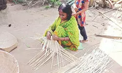 Balurghat’s women artisans rush to meet the Chhath Puja demand Balurghat’s women artisans rush to meet the Chhath Puja demand