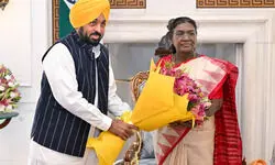 Punjab CM calls on President Murmu, invites her for events to mark 350th martyrdom of Guru Tegh Bahadur Punjab CM calls on President Murmu, invites her for events to mark 350th martyrdom of Guru Tegh Bahadur