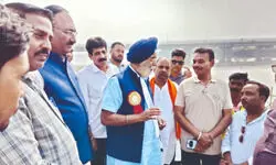 Mayor Singh inspects Chhath preps at Geeta Colony Mayor Singh inspects Chhath preps at Geeta Colony