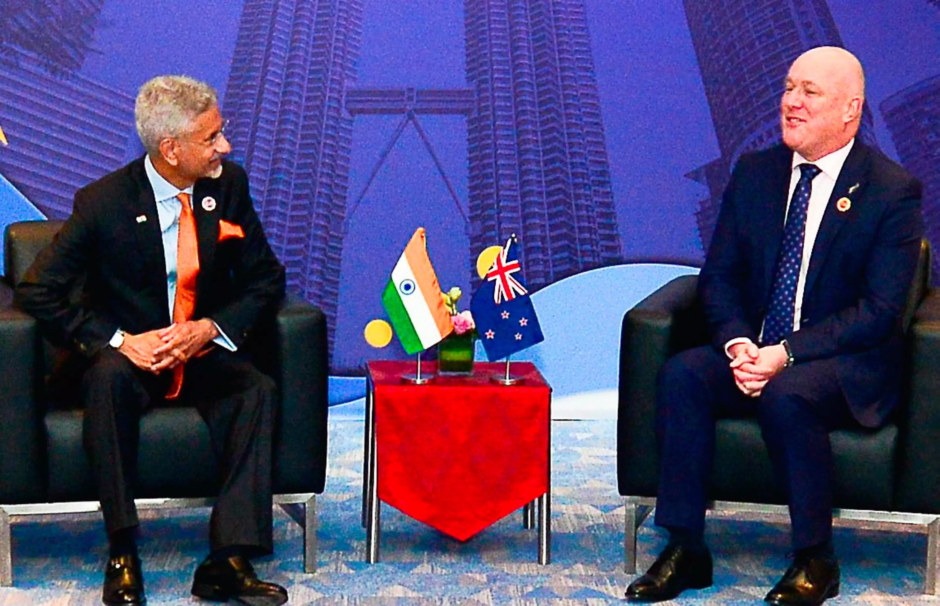 Jaishankar meets NZ PM Luxon, Malaysian counterpart on ASEAN sidelines Jaishankar meets NZ PM Luxon, Malaysian counterpart on ASEAN sidelines