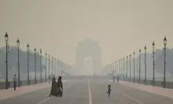 Air quality remains very poor as Delhi wakes up to hazy morning Air quality remains very poor as Delhi wakes up to hazy morning