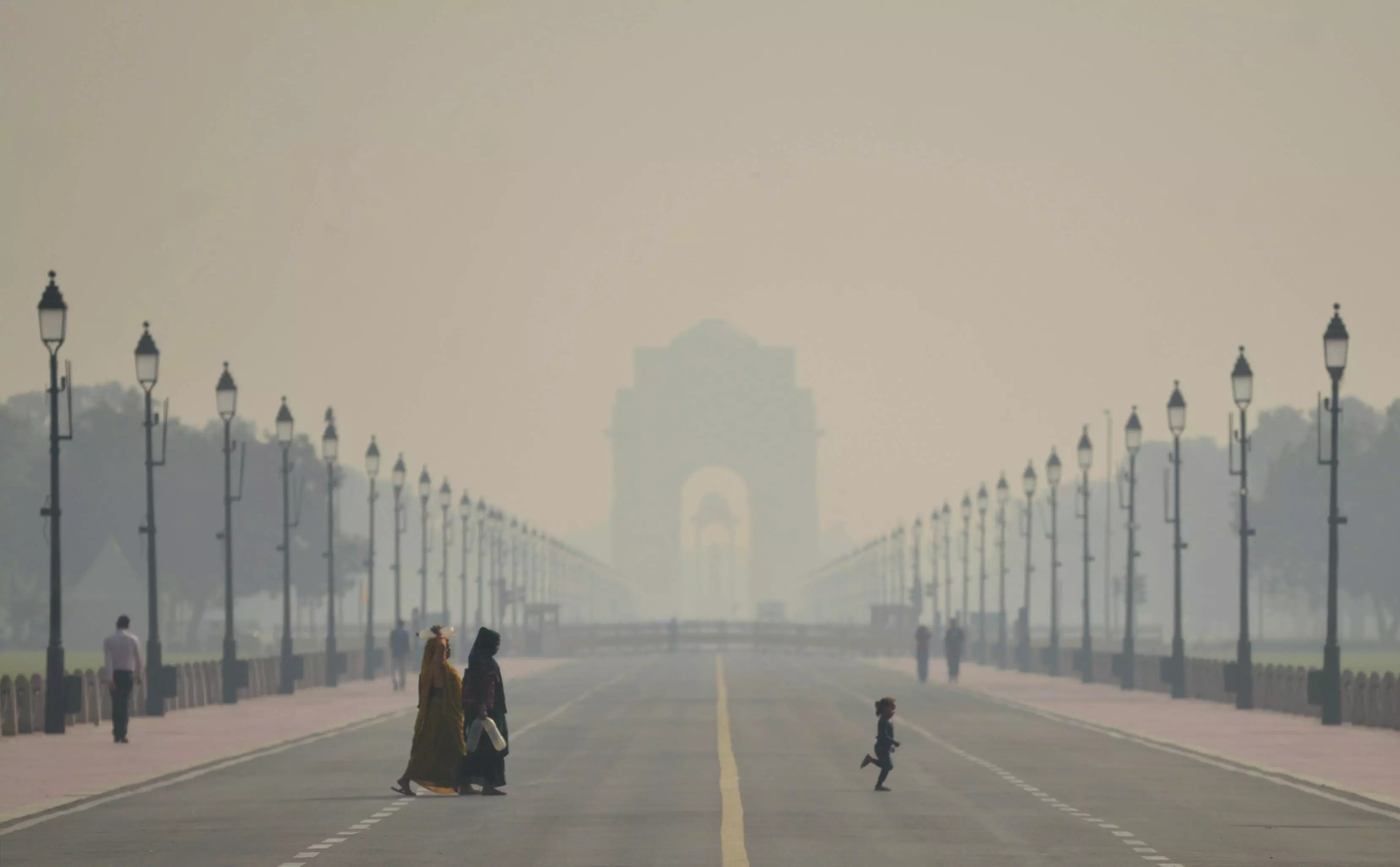 Air quality remains very poor as Delhi wakes up to hazy morning Air quality remains very poor as Delhi wakes up to hazy morning
