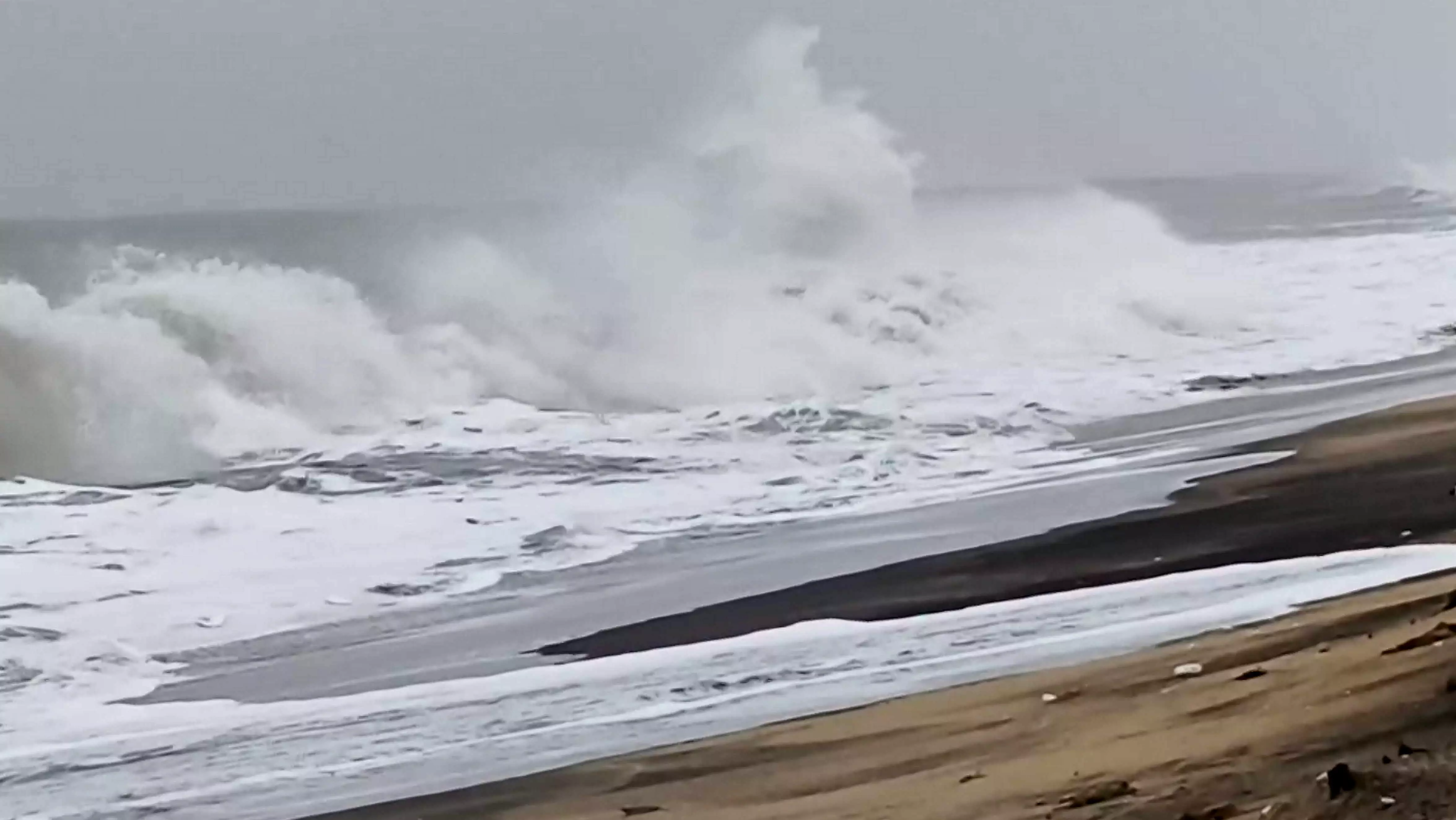 Rough seas, strong winds, rainfall in coastal Andhra, Odisha; Cyclone Montha set to cross land this evening Rough seas, strong winds, rainfall in coastal Andhra, Odisha; Cyclone Montha set to cross land this evening