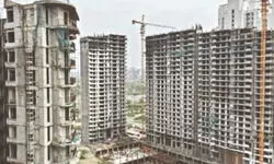 9,750 Noida homebuyers in limbo as 22 realtors default on ₹5,560 cr dues 9,750 Noida homebuyers in limbo as 22 realtors default on ₹5,560 cr dues
