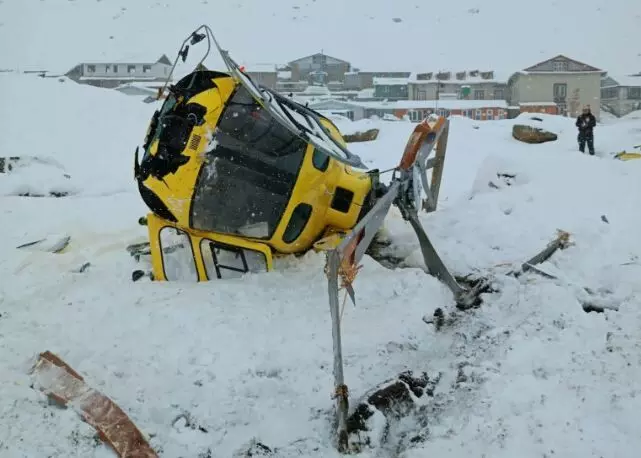 Helicopter crash-lands in Nepal; pilot escapes with minor injuries Helicopter crash-lands in Nepal; pilot escapes with minor injuries