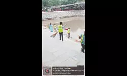 MCD steps up post-Chhath cleanup at Yamuna ghats MCD steps up post-Chhath cleanup at Yamuna ghats