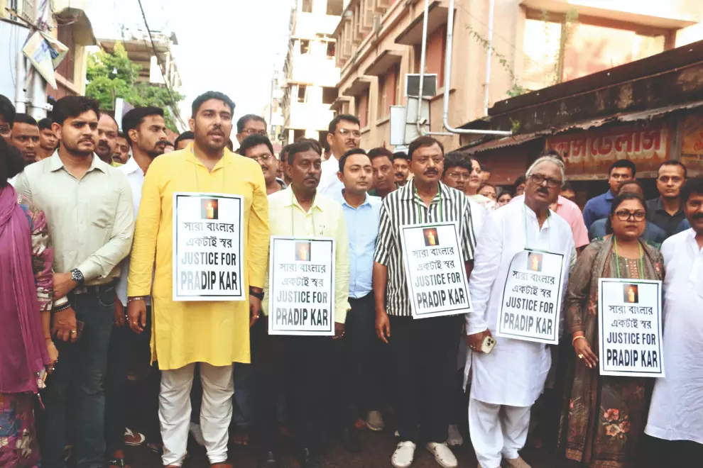 Trinamool Congress takes out rally in Panihati over ‘suicide’ of man Trinamool Congress takes out rally in Panihati over ‘suicide’ of man