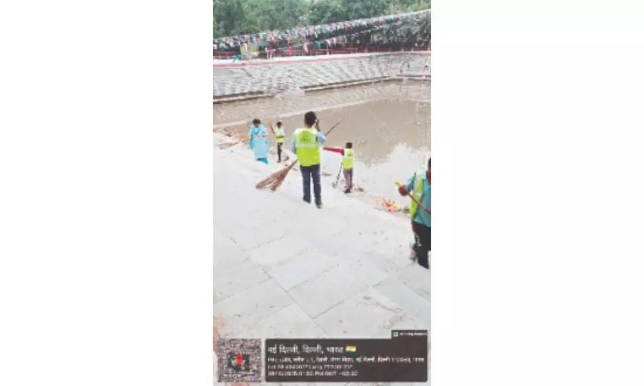 MCD steps up post-Chhath cleanup at Yamuna ghats MCD steps up post-Chhath cleanup at Yamuna ghats